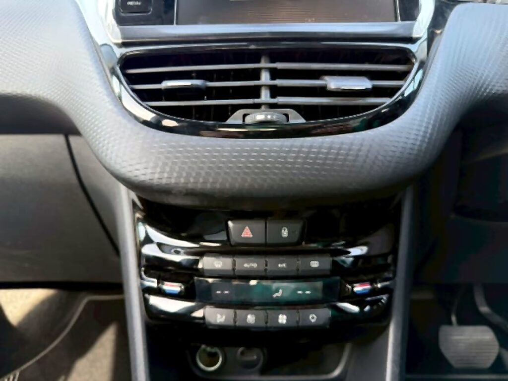 2016 Peugeot 2008 – Leather Edition